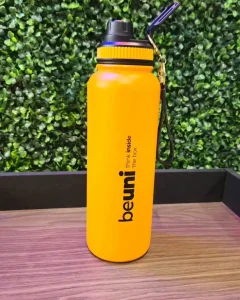 Garrafa de água laranja da marca Beuni, 12 opções de squeezes personalizadas para presentear