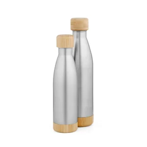 Imagem de garrafas de água de aço inox com tampas de bambu, ideais para manter a temperatura das bebidas por mais tempo e contribuir com a sustentabilidade.