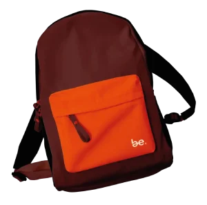 Mochila moderna com design elegante, predominando as cores marrom e laranja, ideal para o uso diário e viagens, oferecendo estilo e praticidade.
