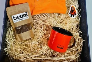 Kit de caneca personalizada com café ou chá Gestão de equipes remotas: 10 ideias para presentear seu colaborador home office