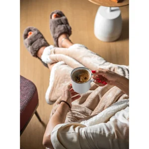 Caneca personalizada com manta Aqueça Leads frios com 9 ideias de brindes de inverno