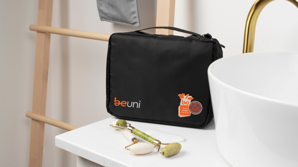 modelos de necessaire personalizadas para colaboradores