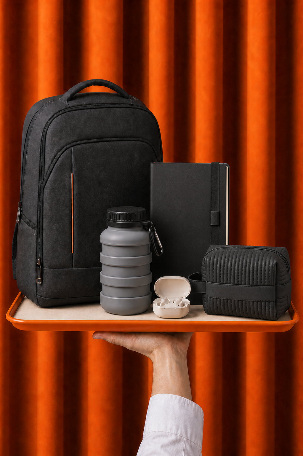 Composição do kit Work Anywhere com mochila, garrafa, caderneta, fones e nécessaire